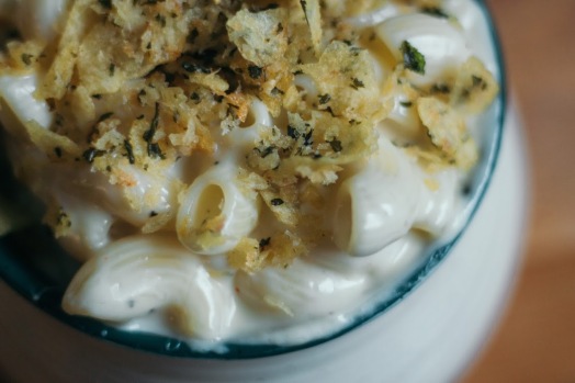 Creamy Stovetop Macaroni and Cheese with Garlic and Herb Potato Chip Topping